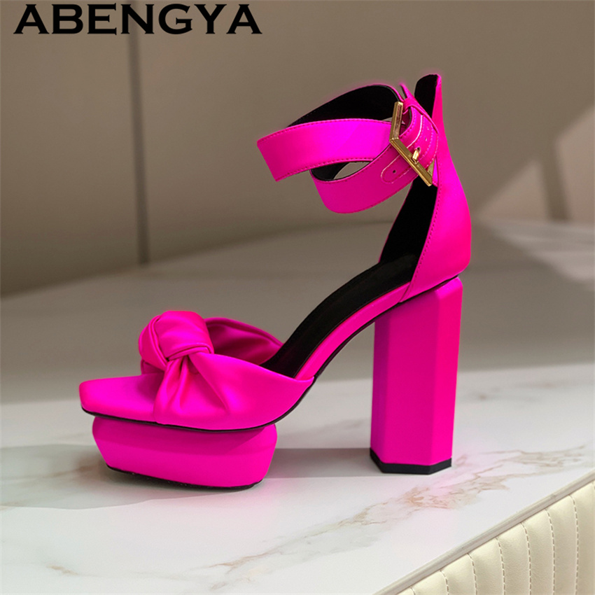 Nieuwe dikke chunky high heel  - Ethnic Fashion Week recensie en prijs