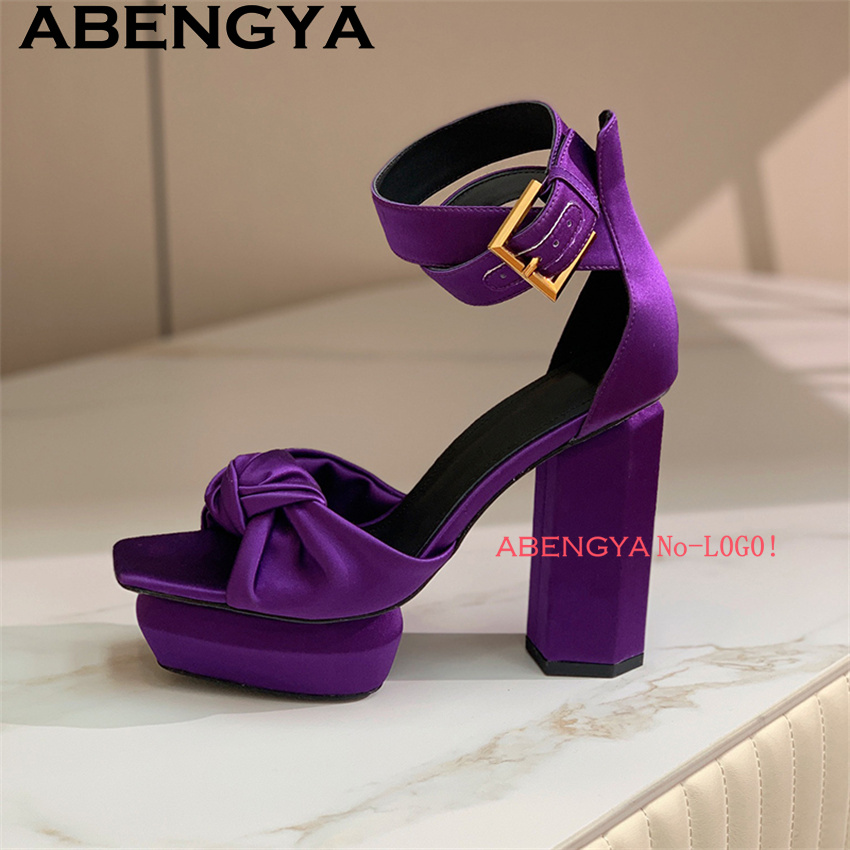 Nieuwe dikke chunky high heel  - Ethnic Fashion Week recensie en prijs